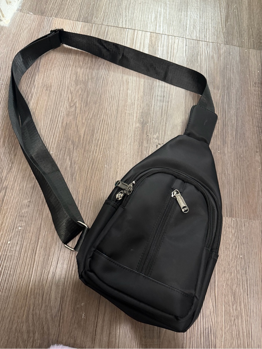 Black crossbody bag w/ multiple pockets